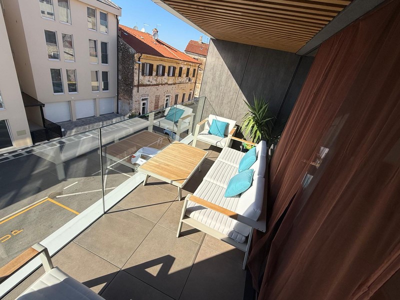 Große Terrasse mit Sitzgruppe von oben