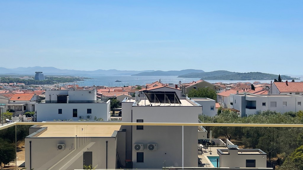 Neubauwohnungen mit Meerblick in Vodice, Dalmatien