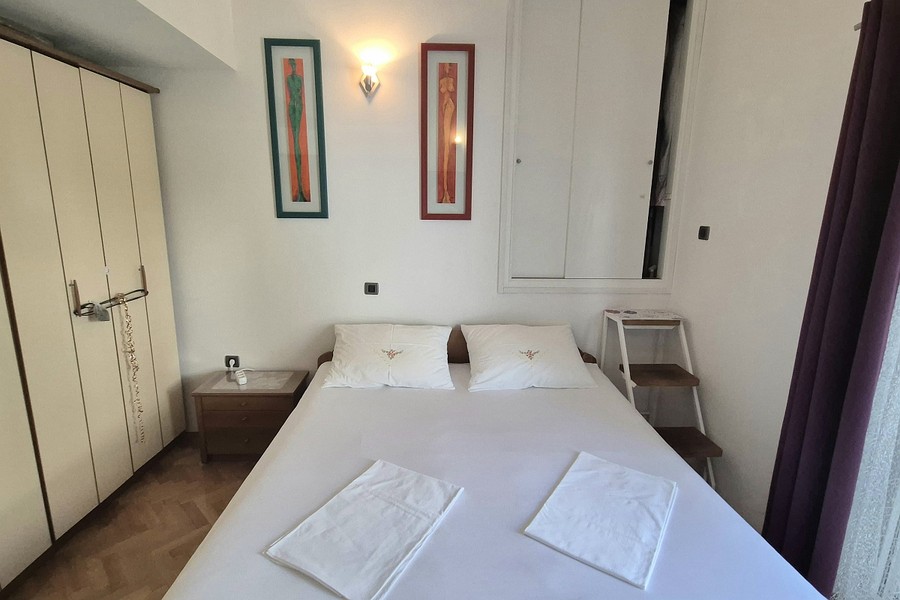 Schlafzimmer mit Einbauschrank
