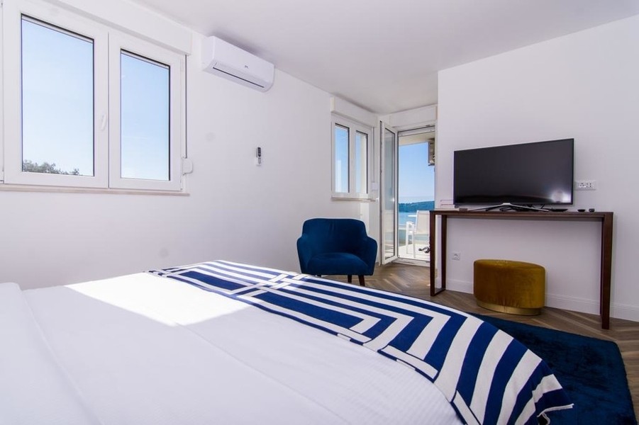 Schlafzimmer mit Balkontür