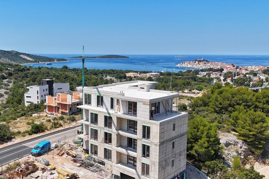 Neubau im Rohbau über der Bucht von Primosten