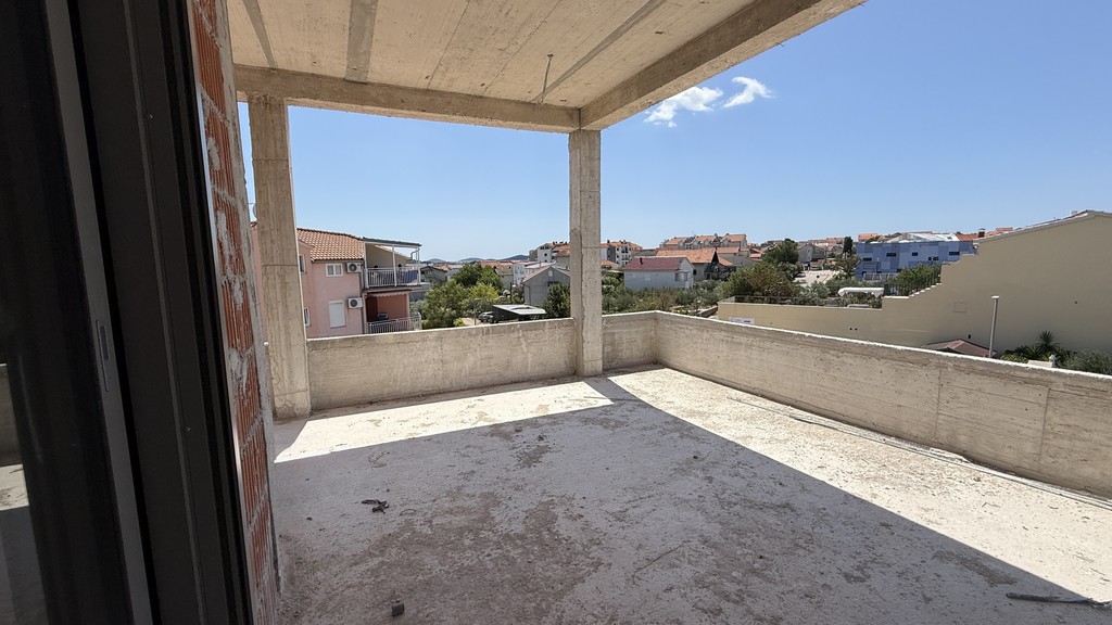 Terrasse mit Blick über die Nachbarschaft