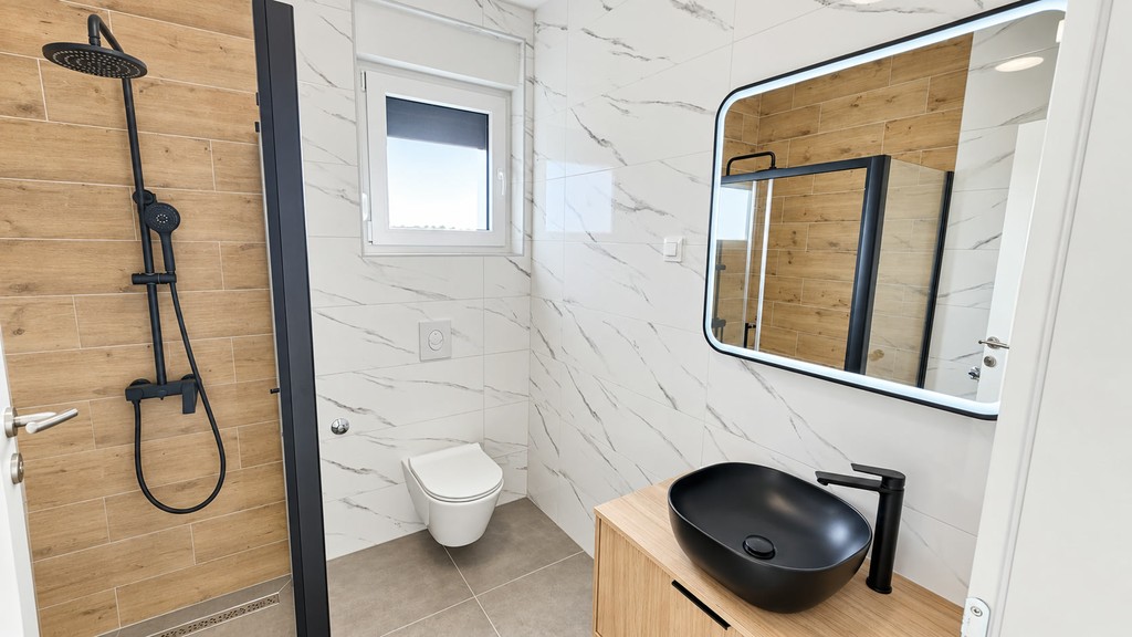 Badezimmer mit Regendusche