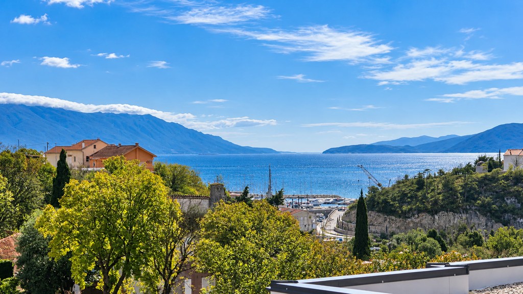 Blick auf das Meer und die Bucht