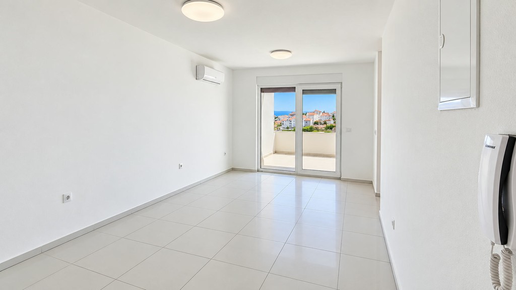 Wohnzimmer mit Fenstertür