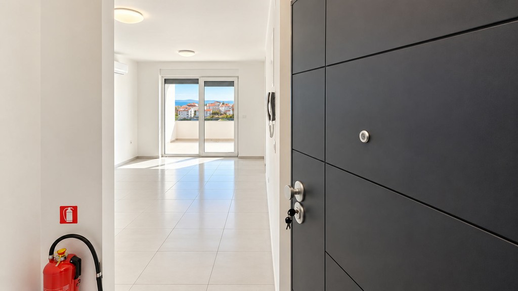 Eingang mit Blick in den Wohnraum