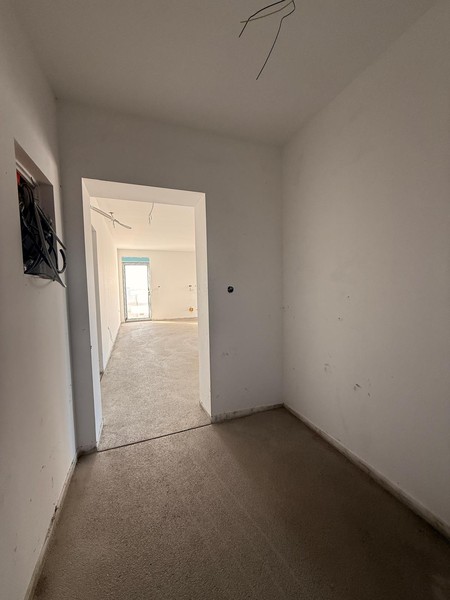 Flur mit Blick in ein Zimmer