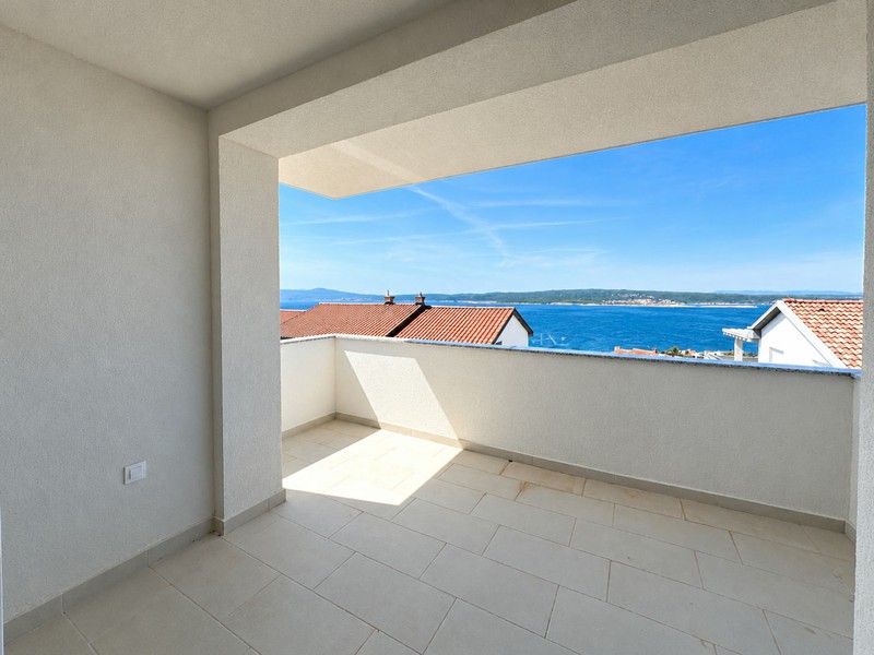 Neubauwohnung mit überdachter Terrasse und Meerblick in Crikvenica