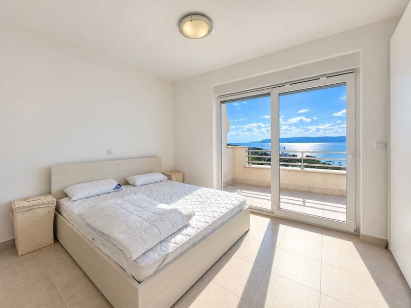 Schlafzimmer mit Blick auf das Meer