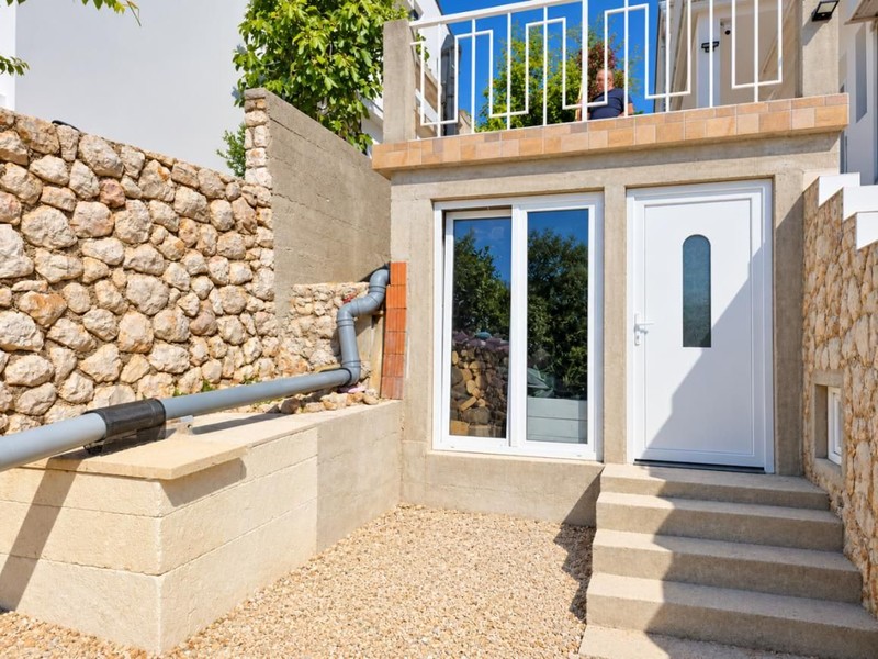 Eingang der Wohnung mit Treppe