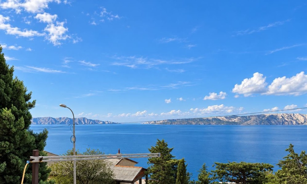 Sanierte Wohnung mit Meerblick in Senj