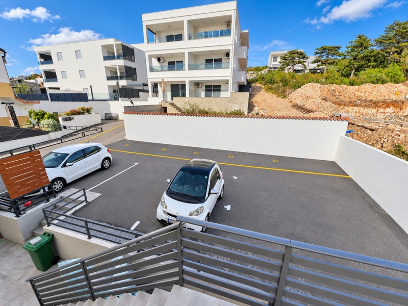 Parkplatz vor dem Wohnhaus
