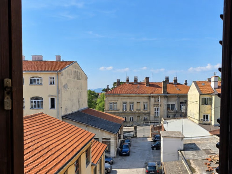 Blick vom Fenster auf den Innenhof