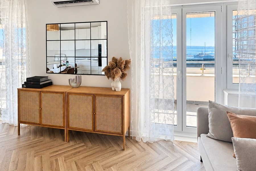 Wohnzimmer mit Blick auf das Meer in Split, Stadtteil Meje