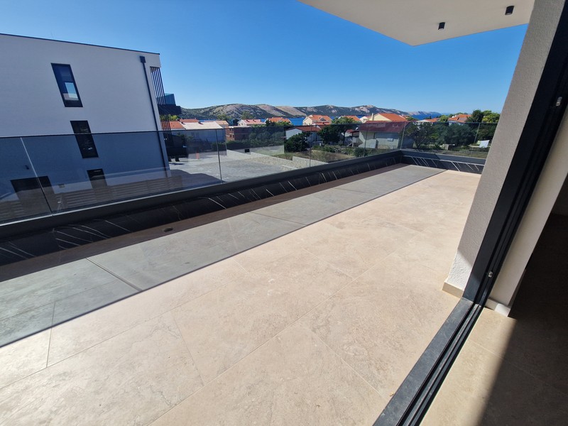 Terrasse im ersten Obergeschoss mit Blick auf die Bucht