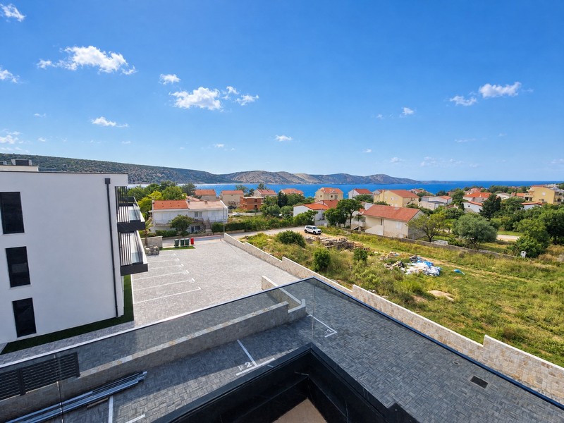 Terrasse mit Aussicht über Stara Novalja