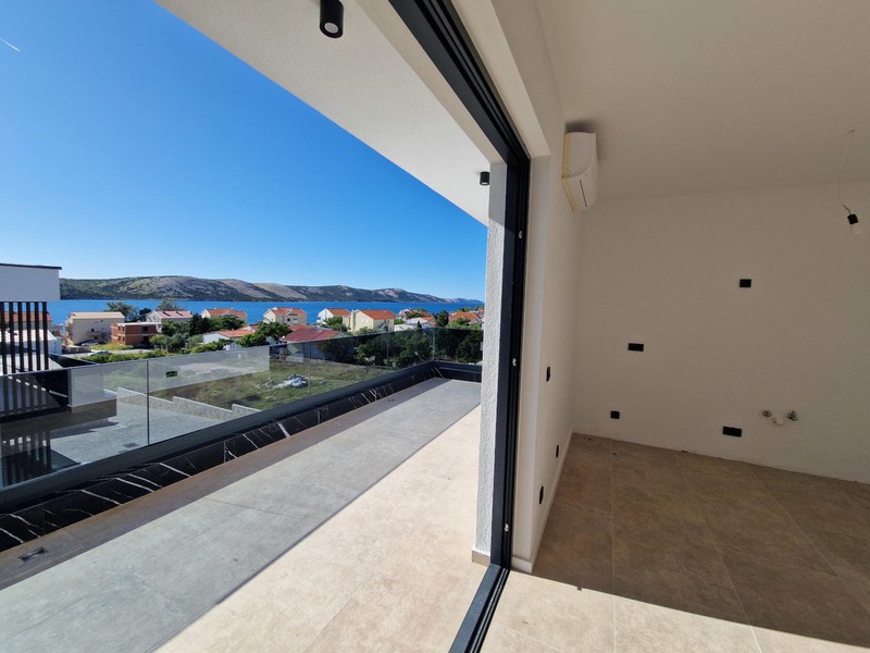 Loggia mit Blick über die Dächer auf das Meer